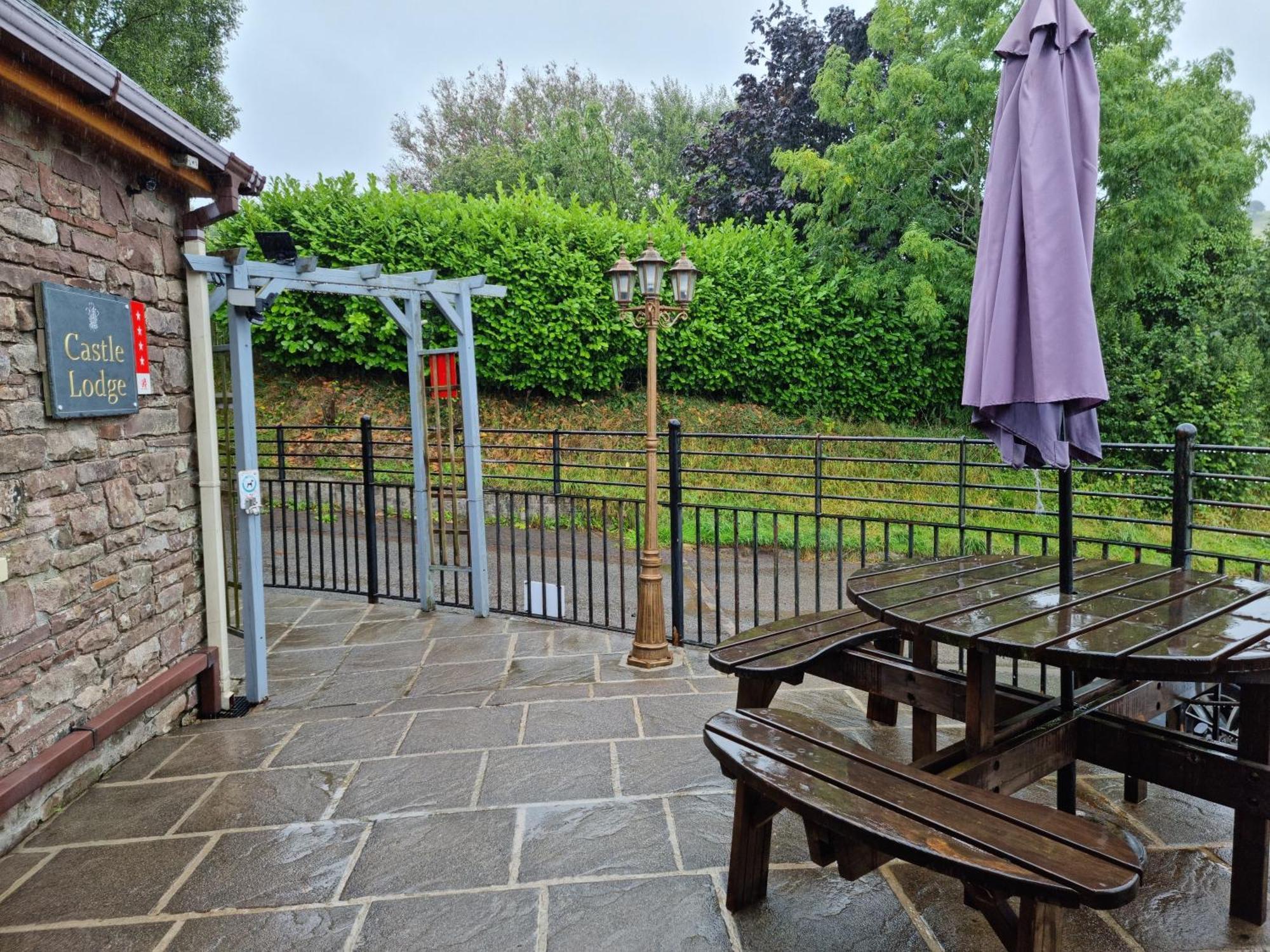 Castle Lodge - Brecon Beacons Accommodation Sennybridge 외부 사진
