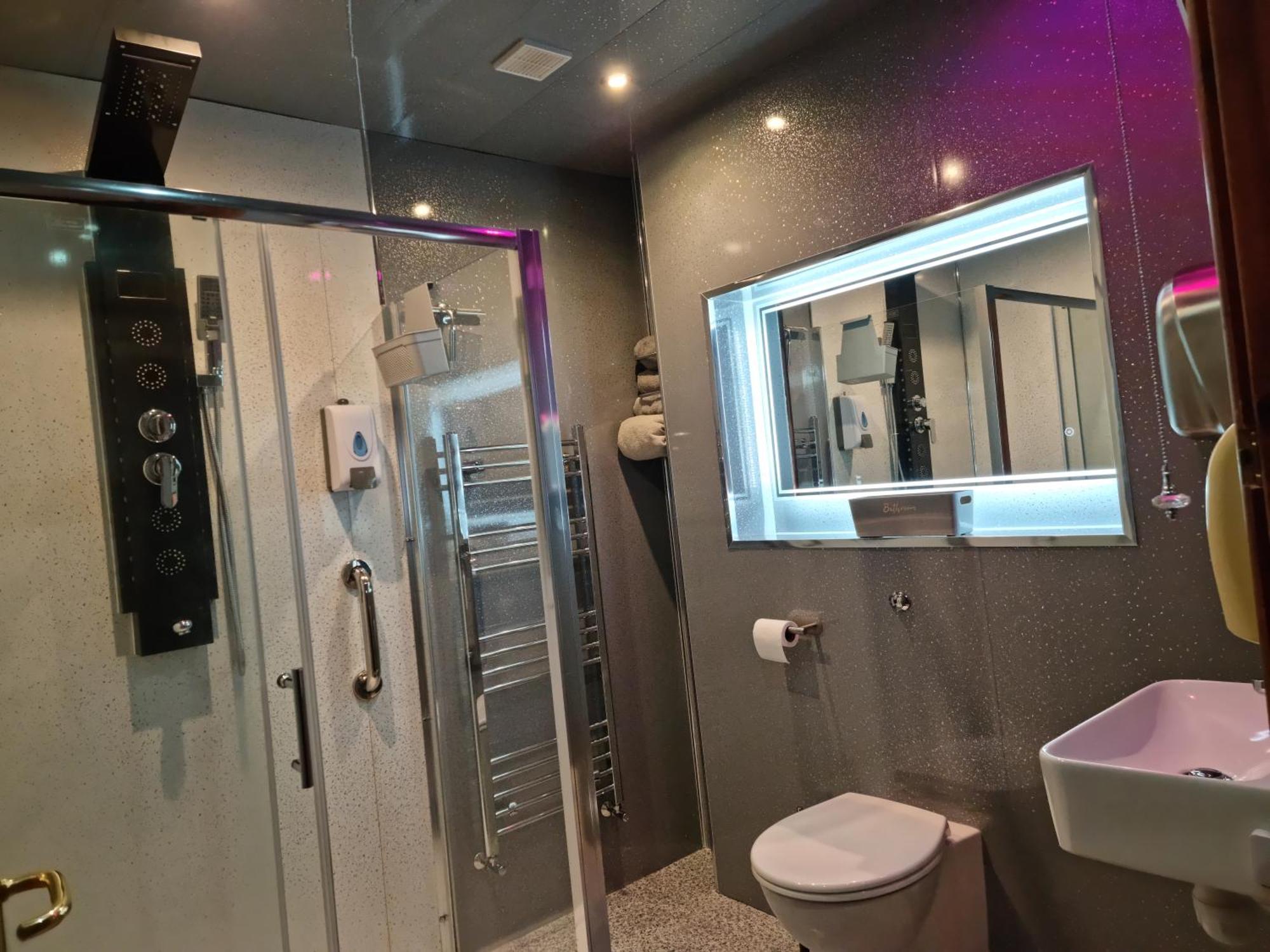 Castle Lodge - Brecon Beacons Accommodation Sennybridge 외부 사진